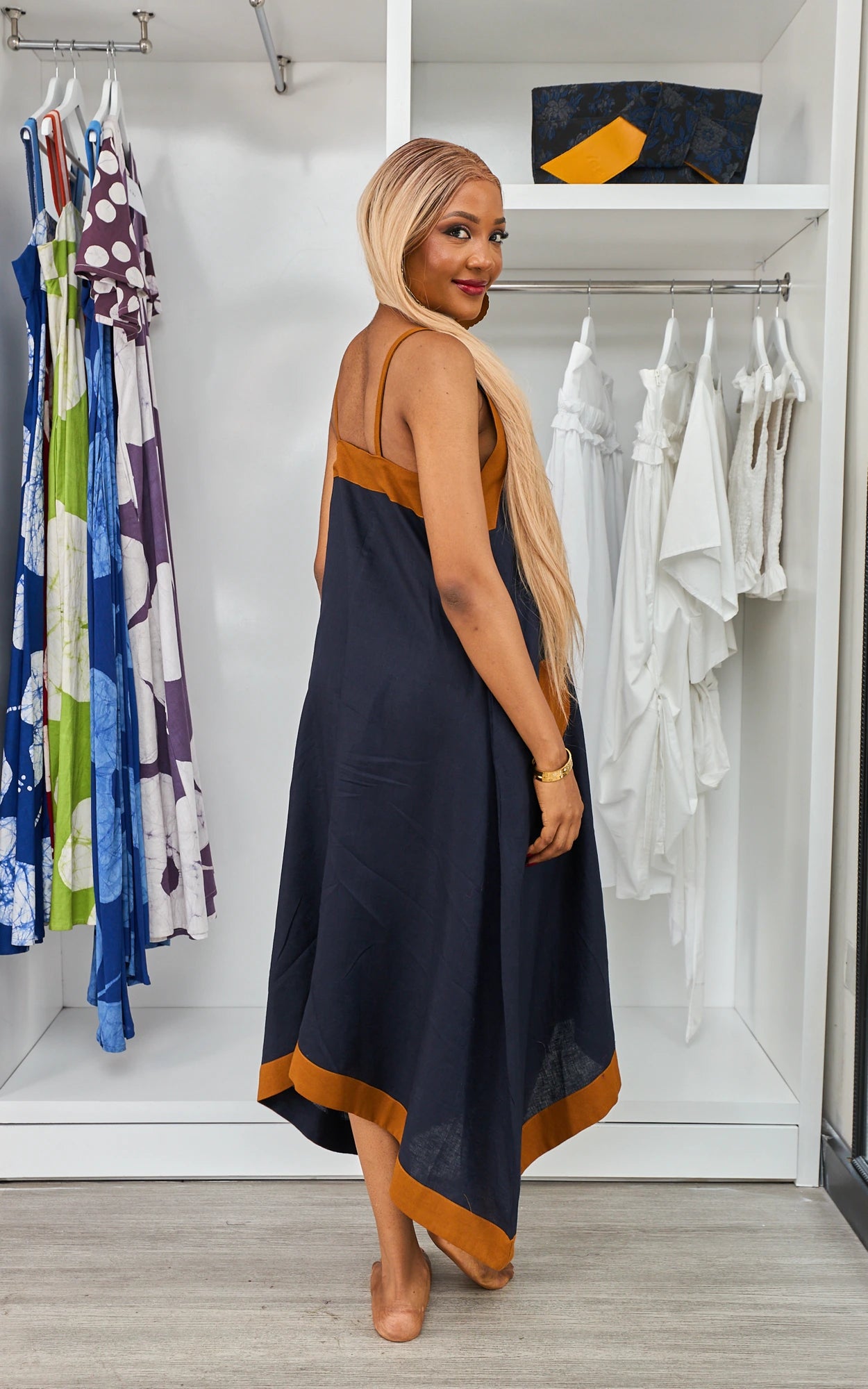 VEE DRESS NAVY